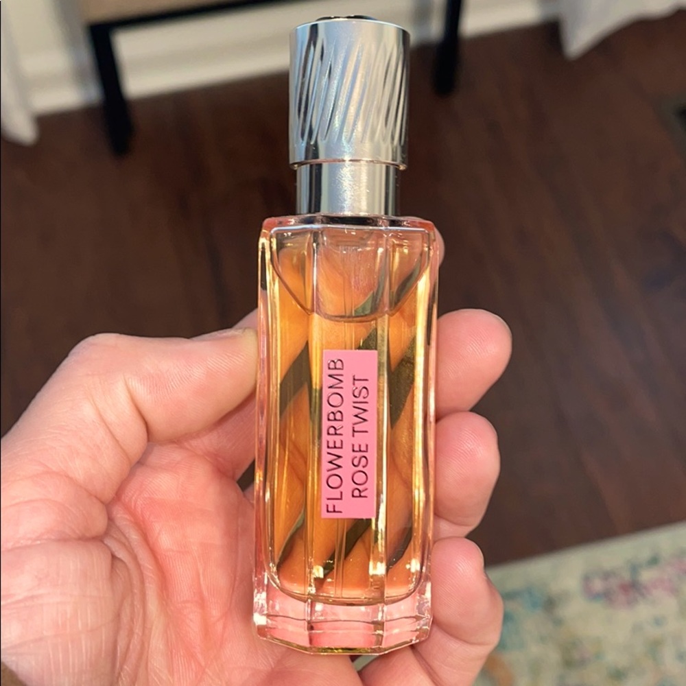 Viktor & Rolf Flowerbomb rose Twist